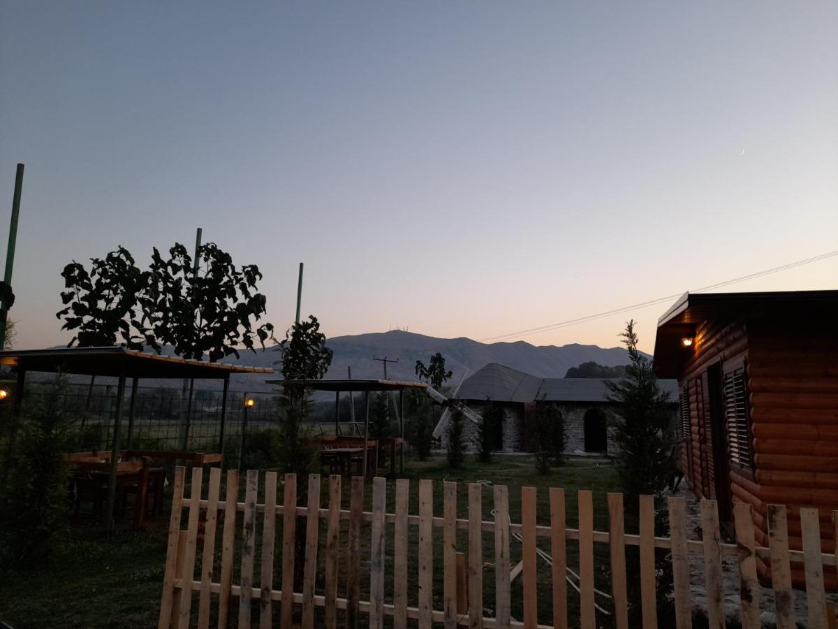 Windmill Shkodra Gesthouse Camping & Grill Екстериор снимка
