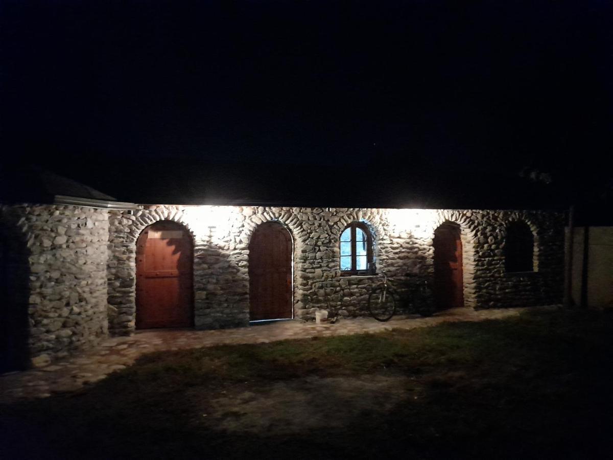 Windmill Shkodra Gesthouse Camping & Grill Екстериор снимка