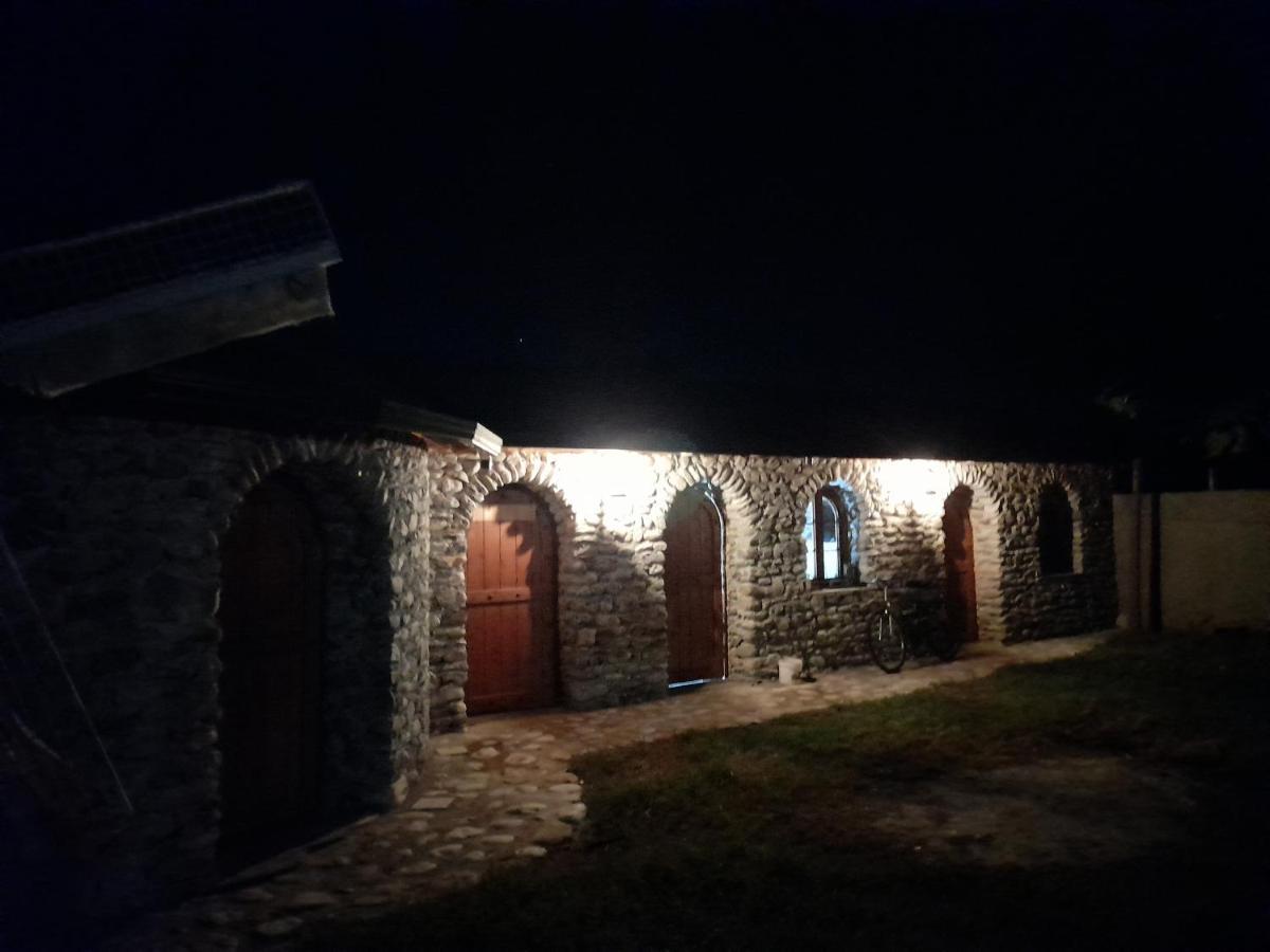 Windmill Shkodra Gesthouse Camping & Grill Екстериор снимка