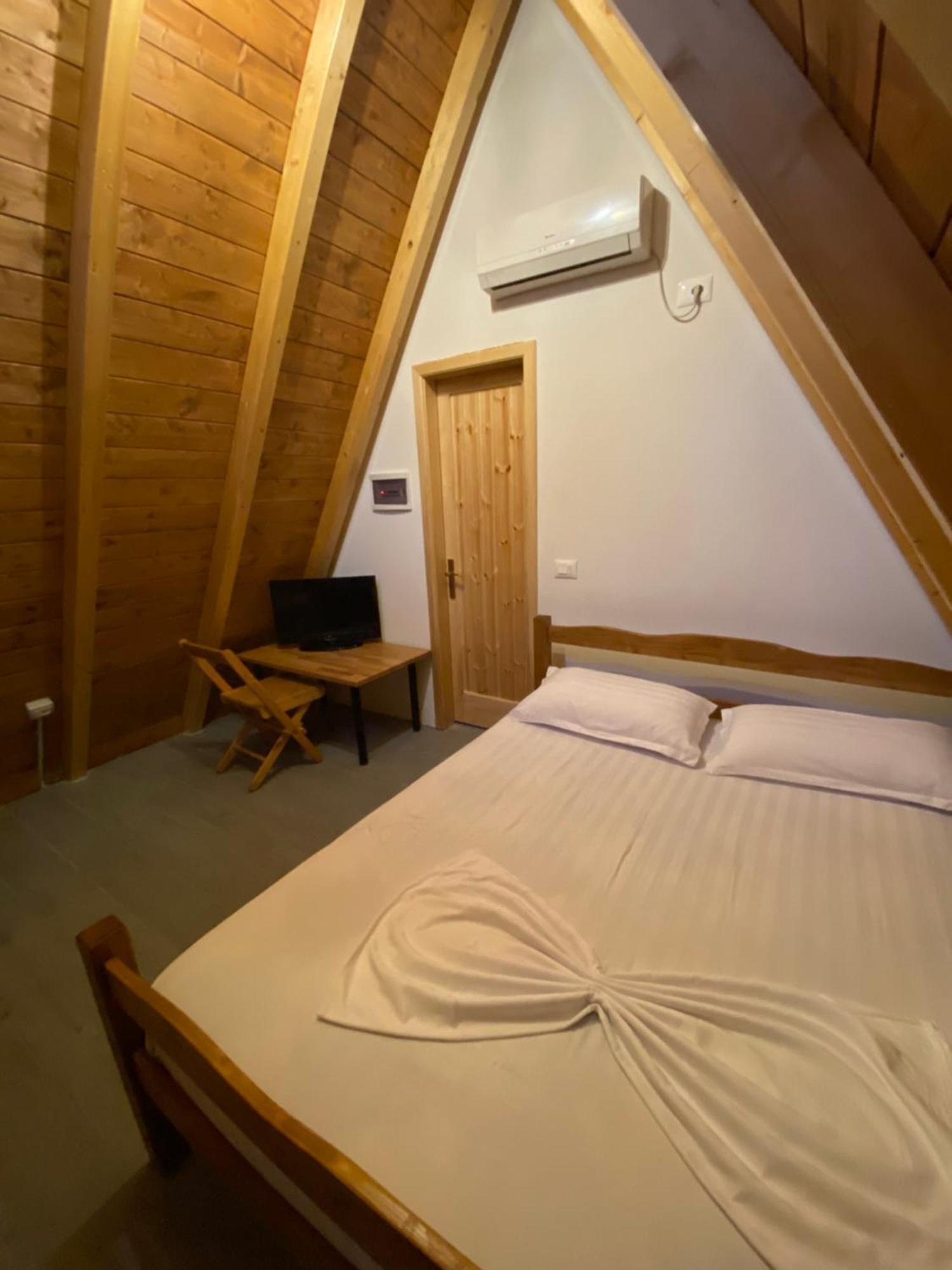 Windmill Shkodra Gesthouse Camping & Grill Екстериор снимка