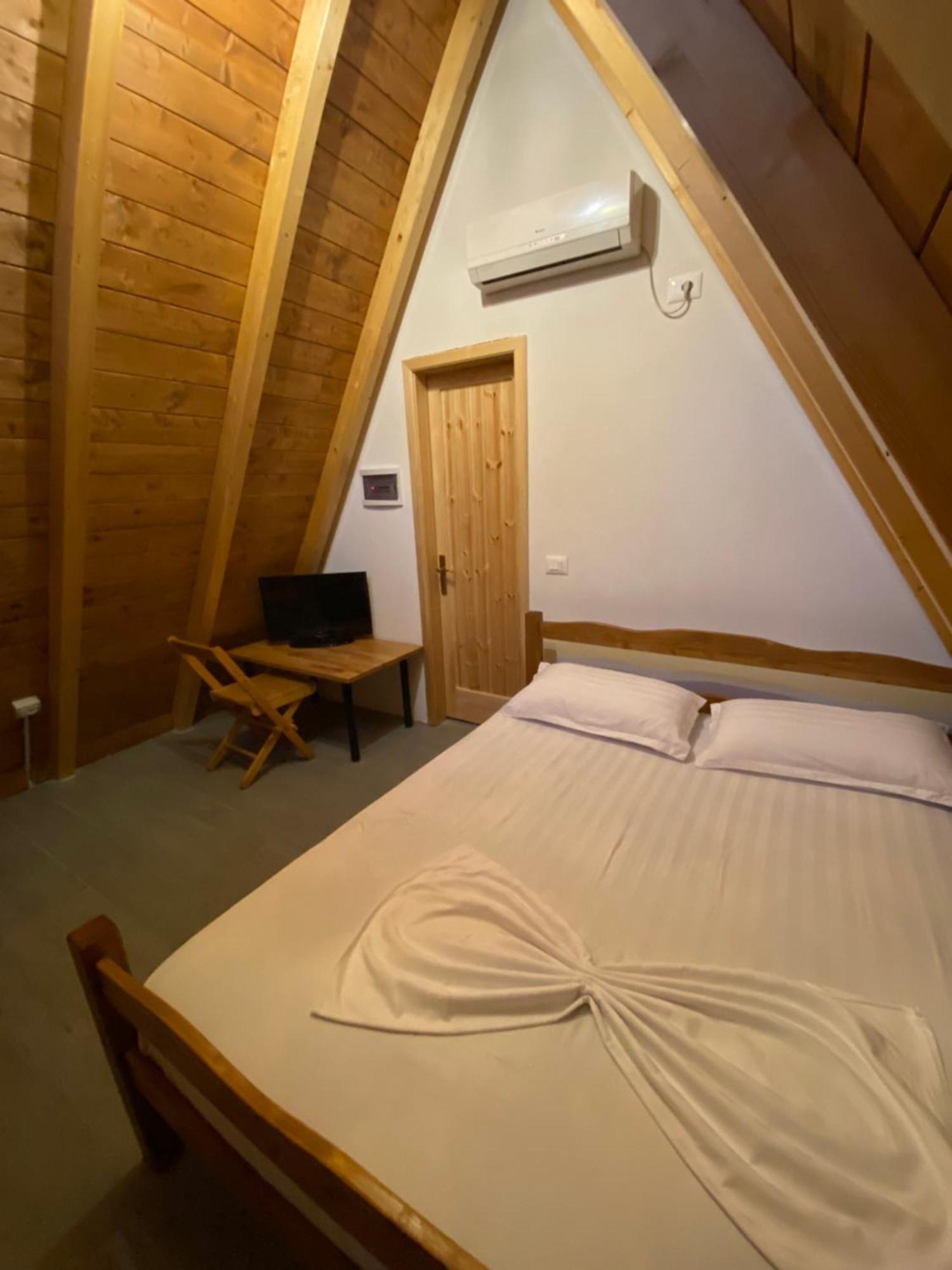 Windmill Shkodra Gesthouse Camping & Grill Екстериор снимка