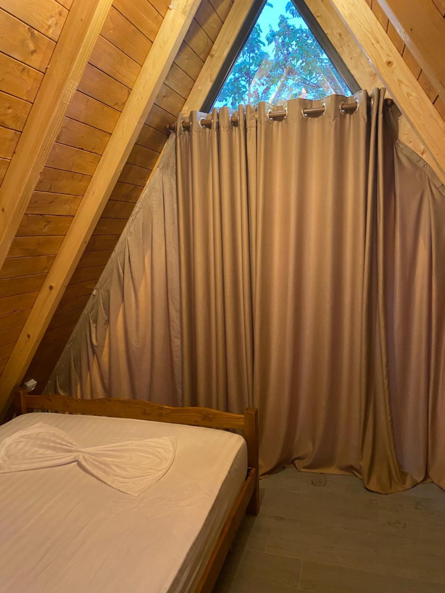 Windmill Shkodra Gesthouse Camping & Grill Екстериор снимка