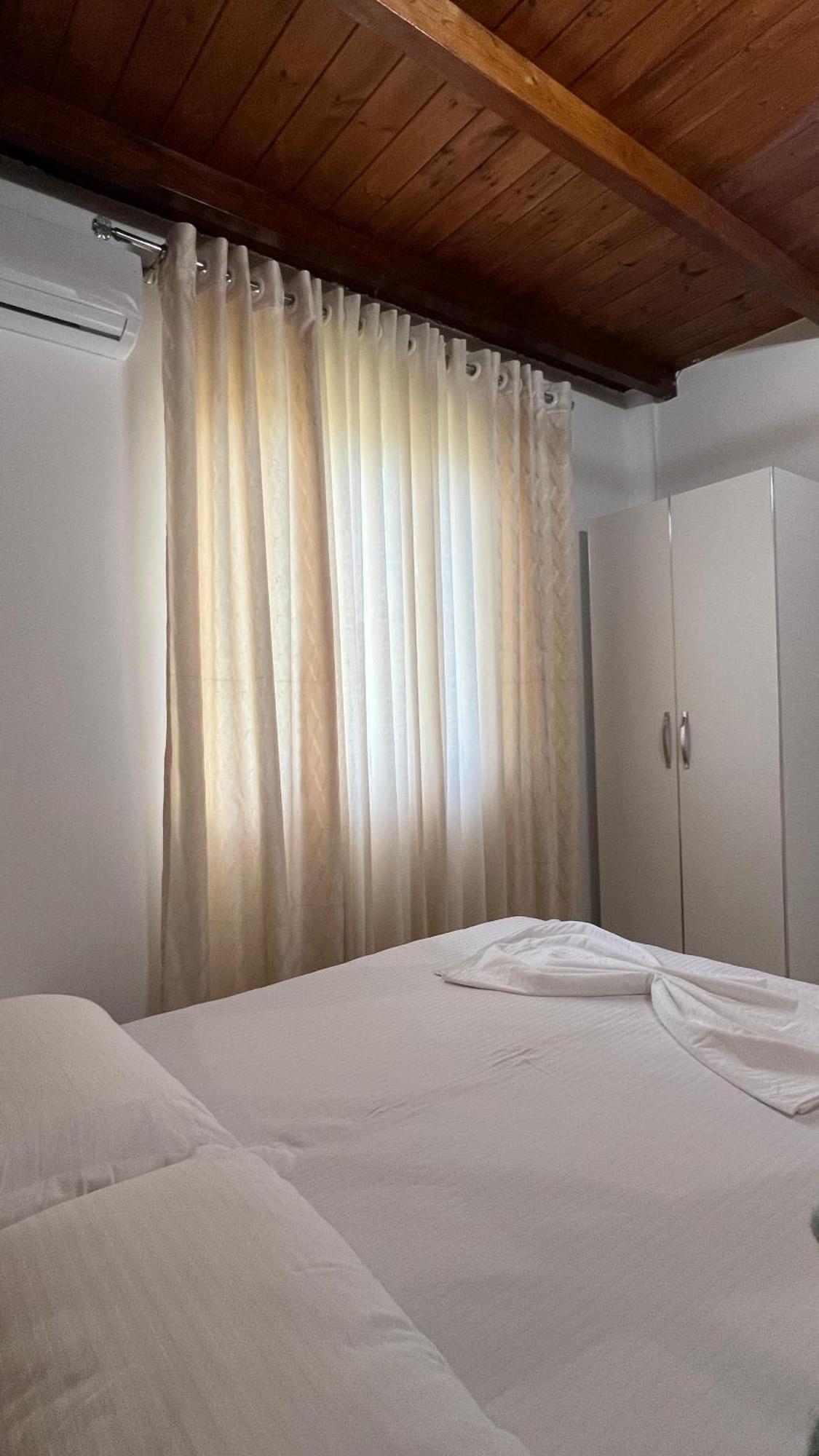 Windmill Shkodra Gesthouse Camping & Grill Екстериор снимка