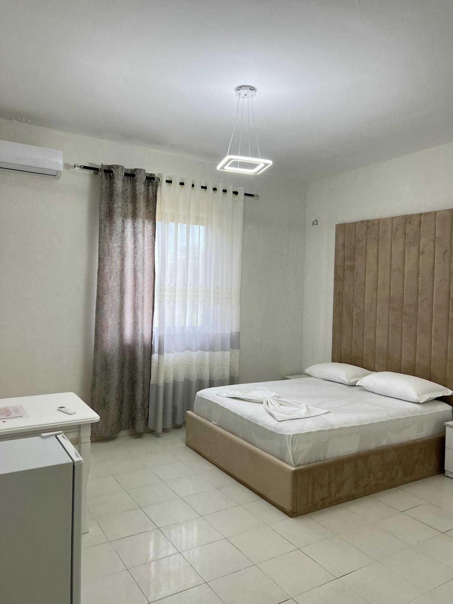 Windmill Shkodra Gesthouse Camping & Grill Екстериор снимка